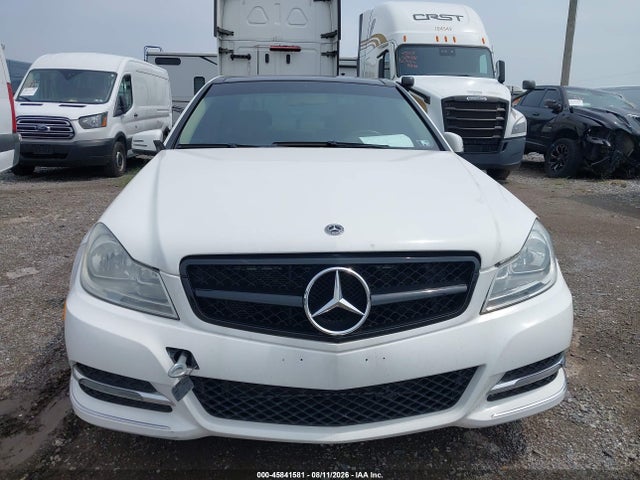 2013 Mercedes-benz C 300 Luxury 4matic მანქანა იყიდება აუქციონზე, vin: WDDGF8AB3DG072115, აუქციონის ნომერი: 45841581