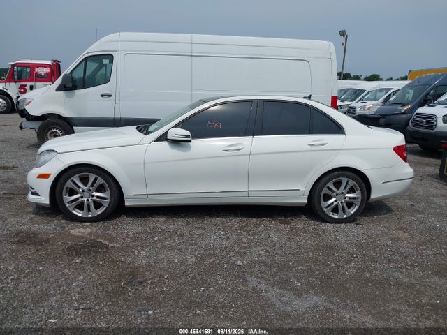 2013 Mercedes-benz C 300 Luxury 4matic მანქანა იყიდება აუქციონზე, vin: WDDGF8AB3DG072115, აუქციონის ნომერი: 45841581