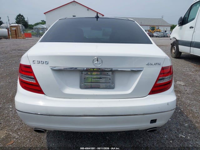 2013 Mercedes-benz C 300 Luxury 4matic მანქანა იყიდება აუქციონზე, vin: WDDGF8AB3DG072115, აუქციონის ნომერი: 45841581