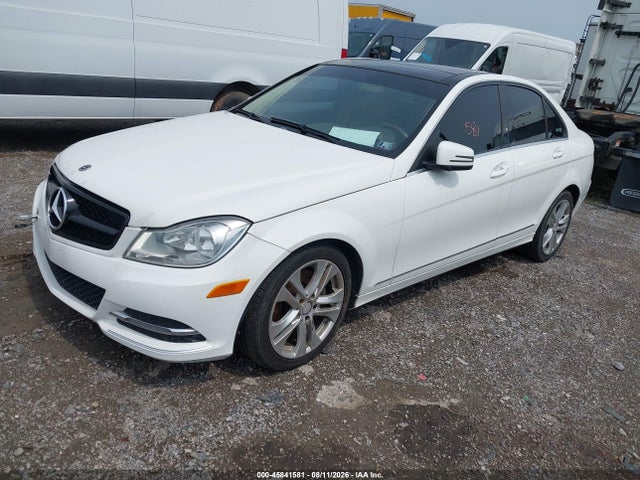 2013 Mercedes-benz C 300 Luxury 4matic მანქანა იყიდება აუქციონზე, vin: WDDGF8AB3DG072115, აუქციონის ნომერი: 45841581