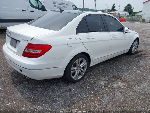 2013 Mercedes-benz C 300 Luxury 4matic მანქანა იყიდება აუქციონზე, vin: WDDGF8AB3DG072115, აუქციონის ნომერი: 45841581