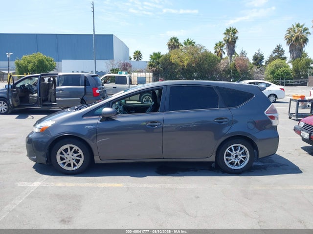 Toyota Prius V Two 2016 JTDZN3EU5GJ055019 Image 14