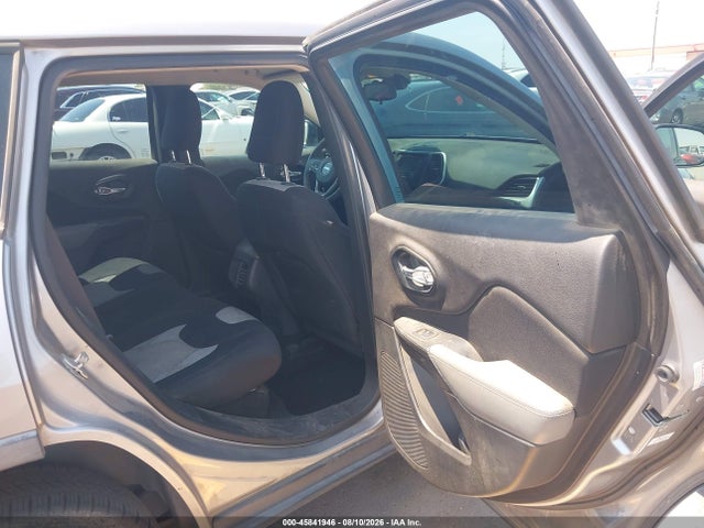 1C4PJLAB0EW109981 Jeep Cherokee Sport