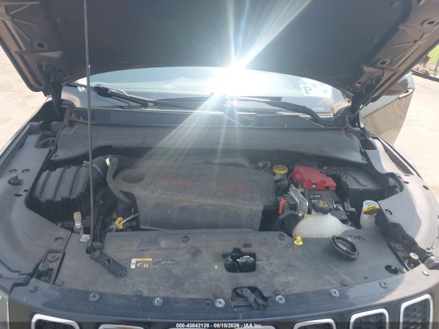 45842128 :رقم المزاد ، 3C4NJDBB2LT153947 vin ، 2020 Jeep Compass Latitude 4x4 مزاد بيع