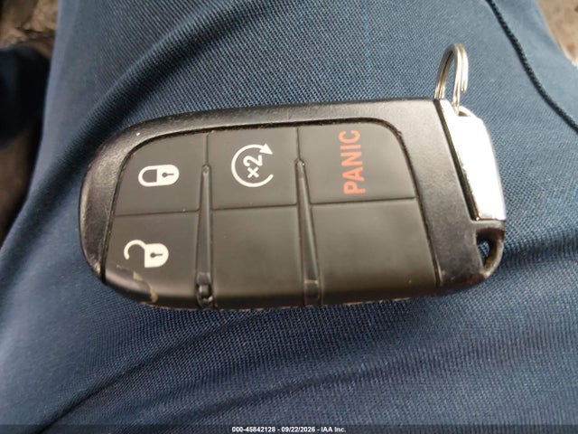 45842128 :رقم المزاد ، 3C4NJDBB2LT153947 vin ، 2020 Jeep Compass Latitude 4x4 مزاد بيع