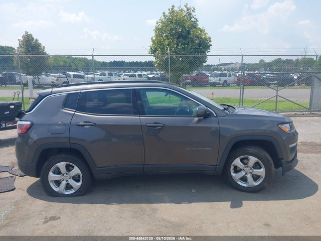 45842128 :رقم المزاد ، 3C4NJDBB2LT153947 vin ، 2020 Jeep Compass Latitude 4x4 مزاد بيع