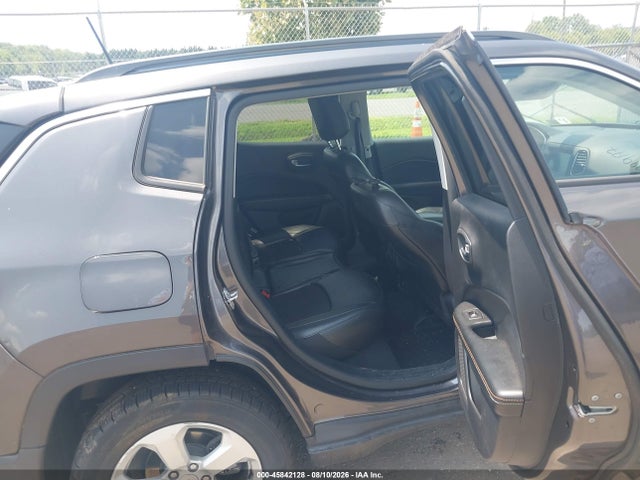45842128 :رقم المزاد ، 3C4NJDBB2LT153947 vin ، 2020 Jeep Compass Latitude 4x4 مزاد بيع