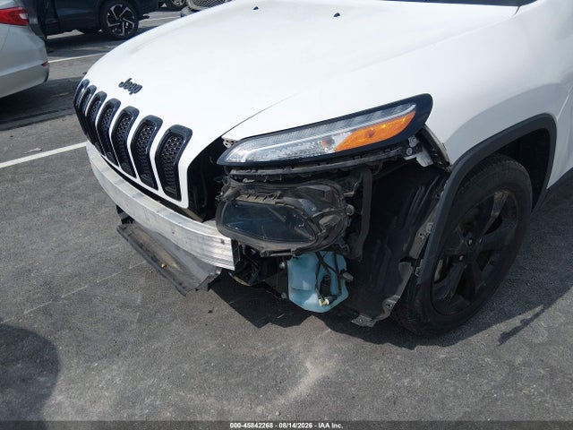 1C4PJMCB4JD592657 Jeep Cherokee Latitude 4x4