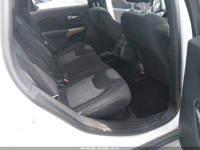 1C4PJMCB4JD592657 Jeep Cherokee Latitude 4x4
