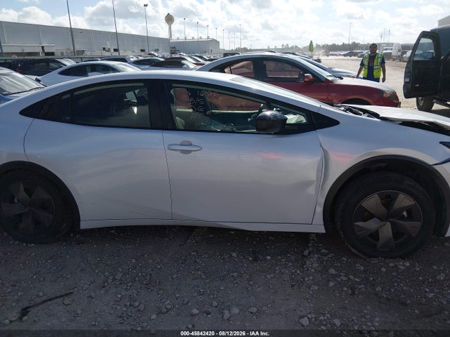Toyota Prius Le 2024 JTDACAAU5R3026334 Image 14