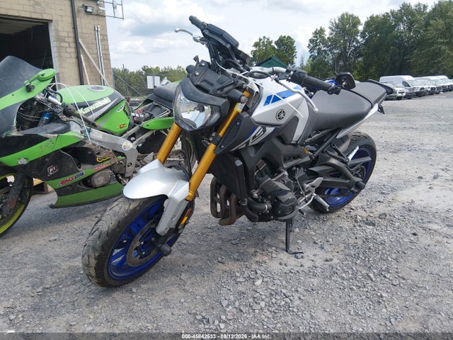 Yamaha FZ09 2015 JYARN33EXFA007294 Image 2