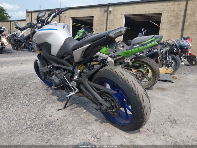 Yamaha FZ09 2015 JYARN33EXFA007294 Image 3