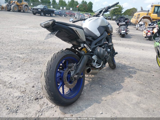 Yamaha FZ09 2015 JYARN33EXFA007294 Image 4