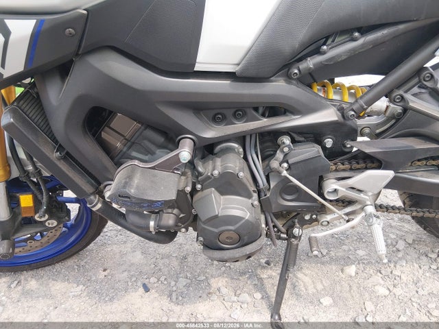 Yamaha FZ09 2015 JYARN33EXFA007294 Image 9