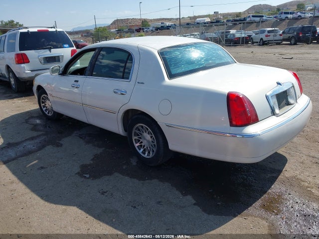 Продажа на аукционе авто 2002 Lincoln Town Car Signature, vin: 1LNHM82W82Y637600, номер лота: 45842643