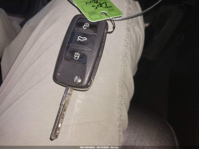 1VWAP7A36EC022122 Volkswagen Passat 2.5l Wolfsburg Edition