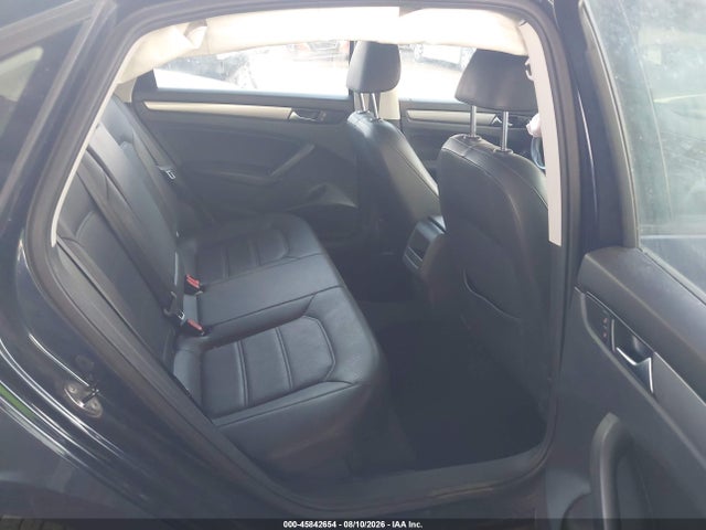 1VWAP7A36EC022122 Volkswagen Passat 2.5l Wolfsburg Edition