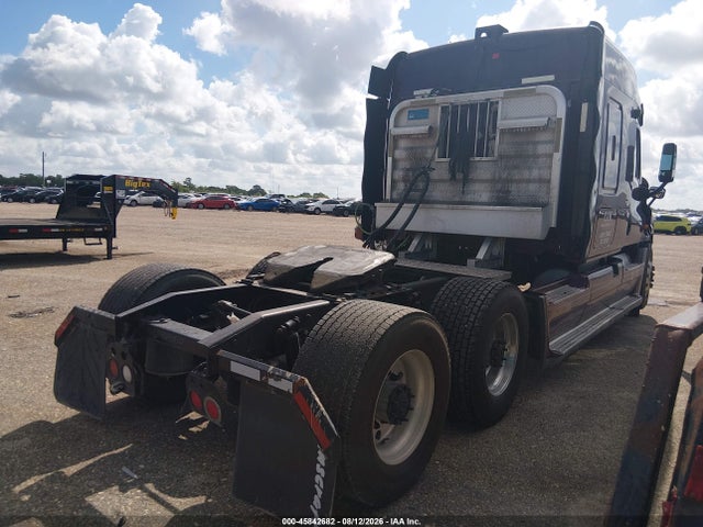 45842682 :رقم المزاد ، 1FUJGLDV8DSBV9510 vin ، 2013 Freightliner Cascadia 125 مزاد بيع