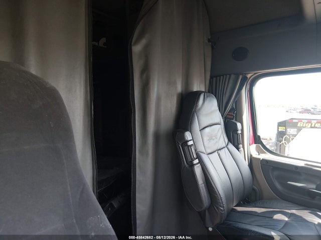 45842682 :رقم المزاد ، 1FUJGLDV8DSBV9510 vin ، 2013 Freightliner Cascadia 125 مزاد بيع