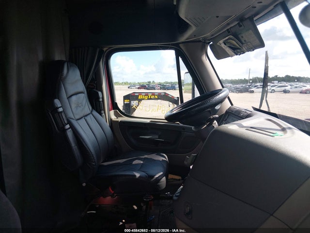 45842682 :رقم المزاد ، 1FUJGLDV8DSBV9510 vin ، 2013 Freightliner Cascadia 125 مزاد بيع