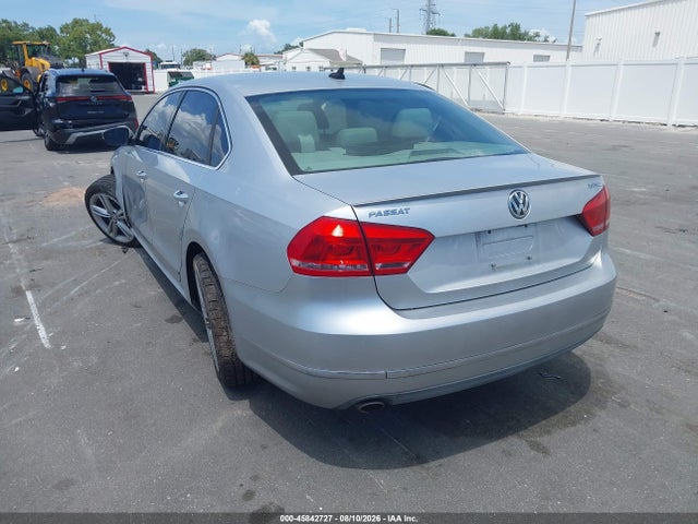 2015 Volkswagen Passat 2.0l Tdi Sel Premium მანქანა იყიდება აუქციონზე, vin: 1VWCV7A3XFC010538, აუქციონის ნომერი: 45842727