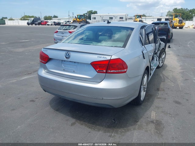 2015 Volkswagen Passat 2.0l Tdi Sel Premium მანქანა იყიდება აუქციონზე, vin: 1VWCV7A3XFC010538, აუქციონის ნომერი: 45842727