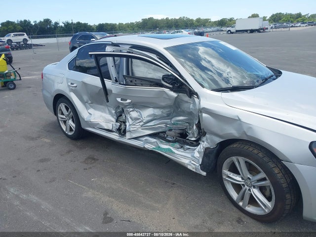 2015 Volkswagen Passat 2.0l Tdi Sel Premium მანქანა იყიდება აუქციონზე, vin: 1VWCV7A3XFC010538, აუქციონის ნომერი: 45842727