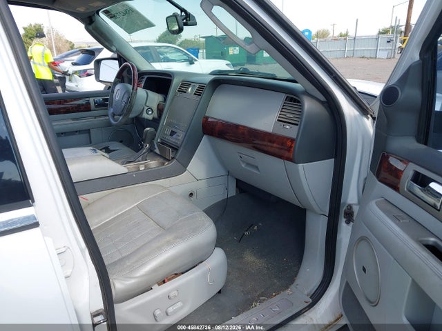 2004 Lincoln Navigator მანქანა იყიდება აუქციონზე, vin: 5LMFU28R44LJ42796, აუქციონის ნომერი: 45842736