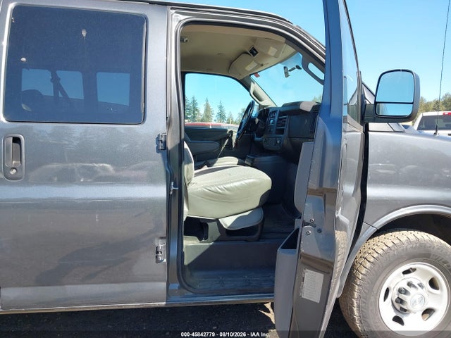 1GAWGEFG6H1100691 Chevrolet Express 2500 Ls