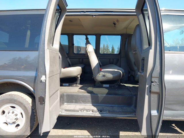1GAWGEFG6H1100691 Chevrolet Express 2500 Ls