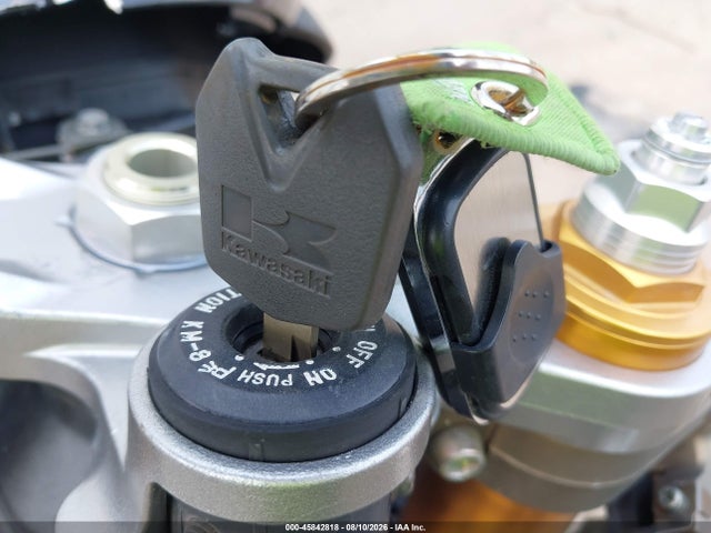 45842818 :رقم المزاد ، JKBZXJC145A002256 vin ، 2005 Kawasaki Zx636 C1 مزاد بيع