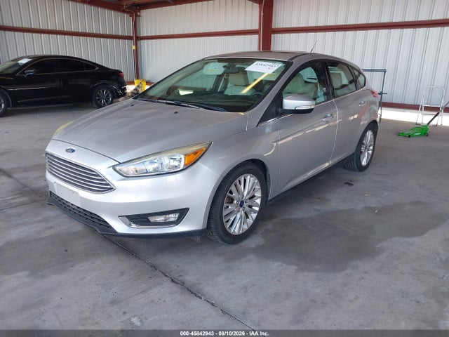 Ford Focus Titanium 2018 1FADP3N26JL314105 Image 2