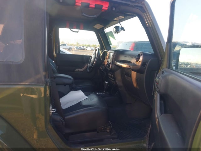 1C4AJWBG0GL236915 Jeep Wrangler 75th Anniversary