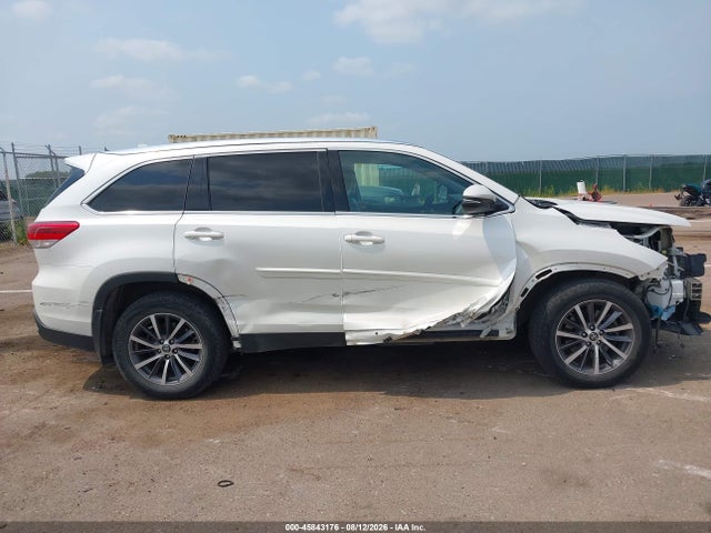 Продаж на аукціоні авто 2019 Toyota Highlander Xle, vin: 5TDJZRFH6KS572430, номер лоту: 45843176