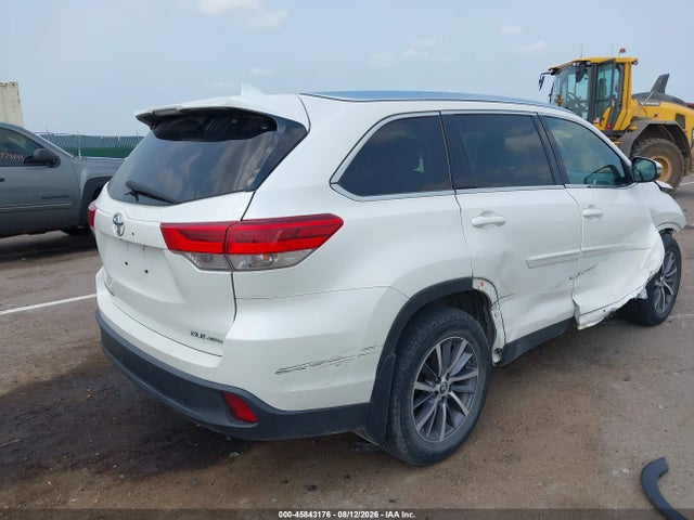 Продаж на аукціоні авто 2019 Toyota Highlander Xle, vin: 5TDJZRFH6KS572430, номер лоту: 45843176