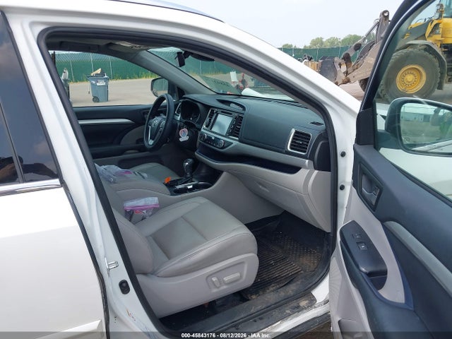 Продаж на аукціоні авто 2019 Toyota Highlander Xle, vin: 5TDJZRFH6KS572430, номер лоту: 45843176