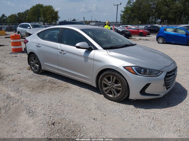 2018 5NPD84LF2JH400566 main image
