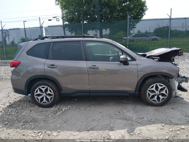 Продаж на аукціоні авто 2022 Subaru Forester Premium, vin: JF2SKADC2NH502984, номер лоту: 45843522