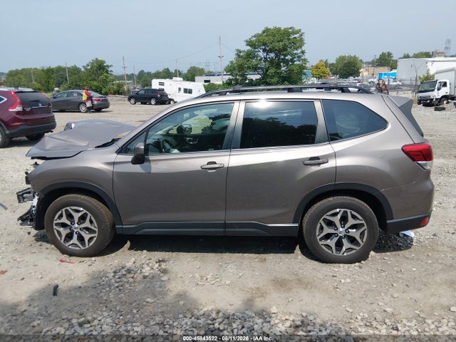 Продаж на аукціоні авто 2022 Subaru Forester Premium, vin: JF2SKADC2NH502984, номер лоту: 45843522