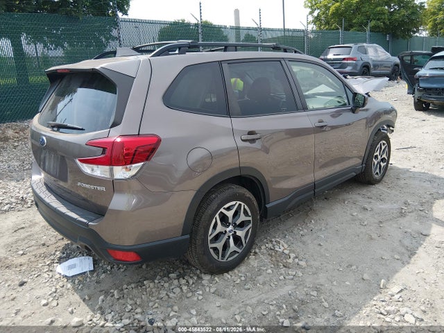 Продаж на аукціоні авто 2022 Subaru Forester Premium, vin: JF2SKADC2NH502984, номер лоту: 45843522