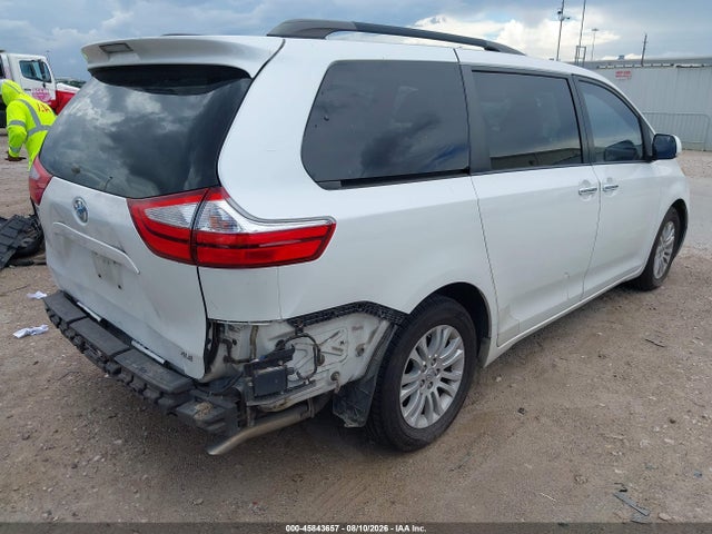5TDYK3DCXFS589745 Toyota Sienna Xle 8 Passenger