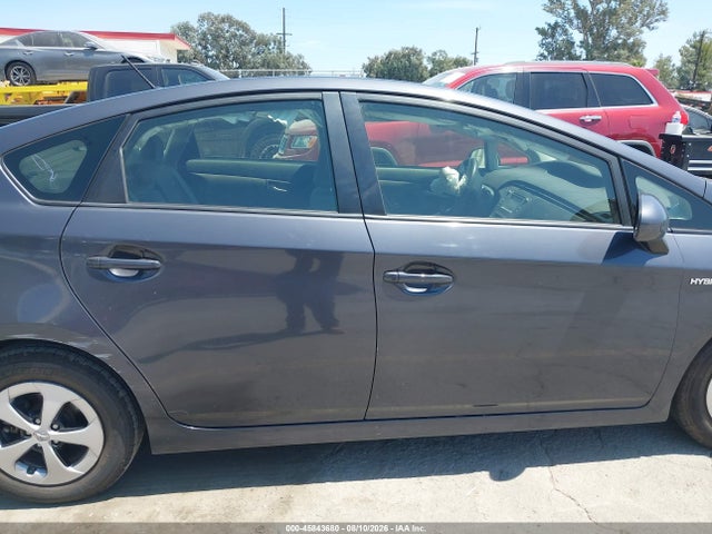 JTDKN3DU5F2000758 Toyota Prius Two