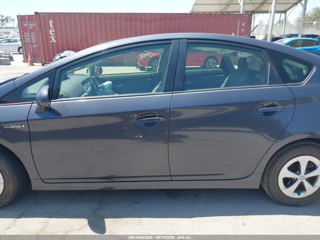 JTDKN3DU5F2000758 Toyota Prius Two
