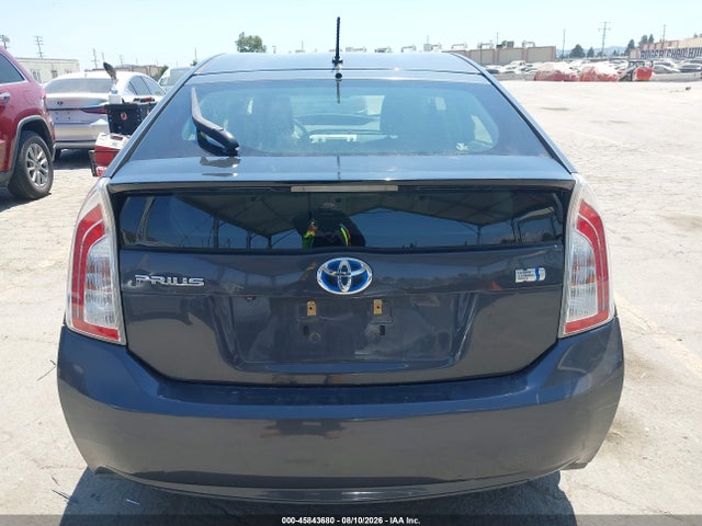 JTDKN3DU5F2000758 Toyota Prius Two