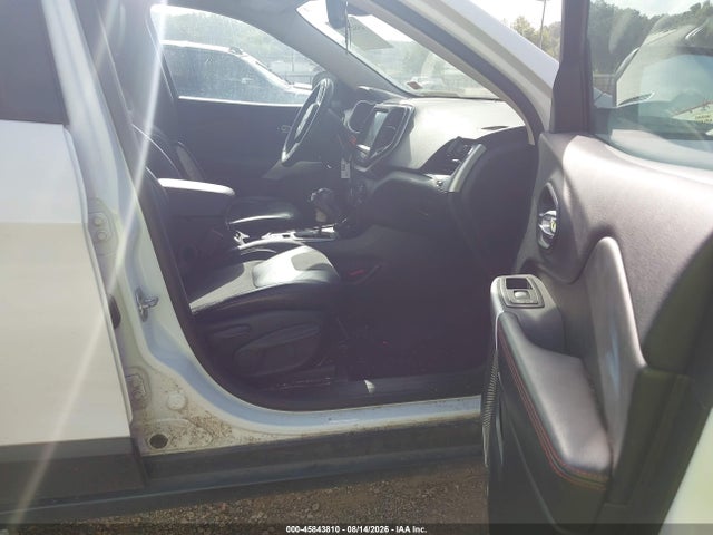 2017 Jeep Cherokee Trailhawk მანქანა იყიდება აუქციონზე, vin: 1C4PJMBS2HW588641, აუქციონის ნომერი: 45843810