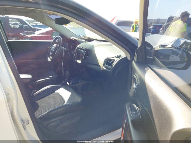 45844063 :رقم المزاد ، 3C4NJDDB7JT206734 vin ، 2018 Jeep Compass Trailhawk 4x4 مزاد بيع