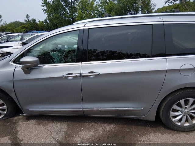 45844233 :رقم المزاد ، 2C4RC1BG3JR315607 vin ، 2018 Chrysler Pacifica Touring L مزاد بيع