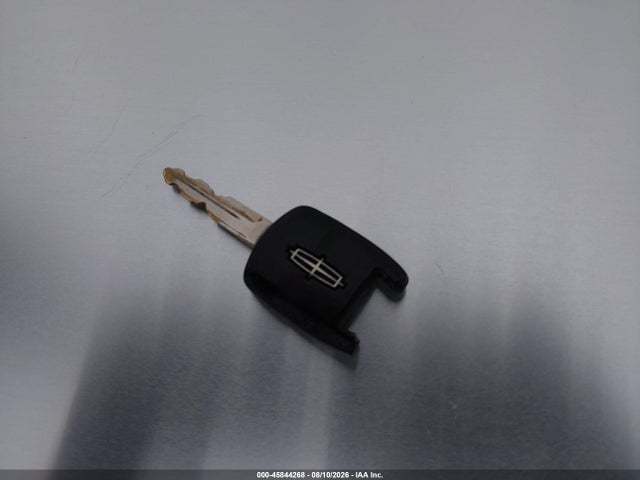 Продажа на аукционе авто 2004 Lincoln Town Car Executive, vin: 1L1FM81W64Y646938, номер лота: 45844268