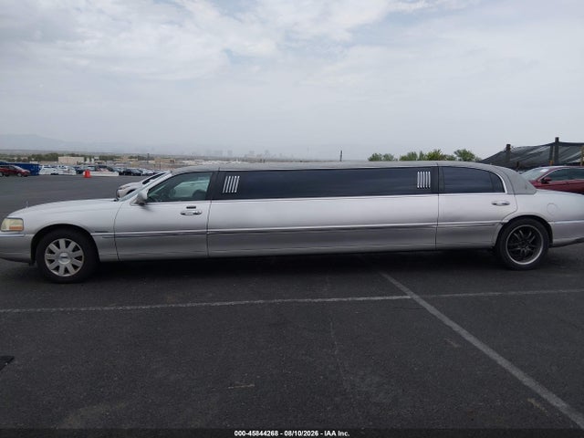 Продажа на аукционе авто 2004 Lincoln Town Car Executive, vin: 1L1FM81W64Y646938, номер лота: 45844268