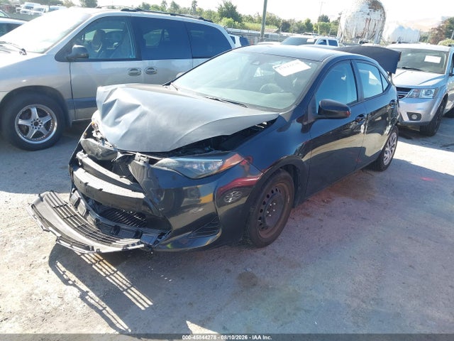 Toyota COROLLA LE 2018 2T1BURHE5JC968538 Image 2